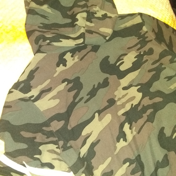 Camo hodded top - Picture 9 of 11